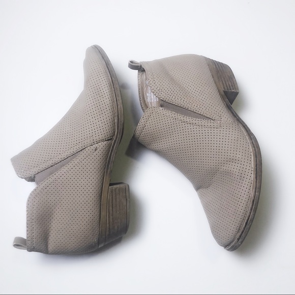 RAMPAGE Beige/Tan Slip on Ankle Bootie Size 6 - Picture 4 of 8